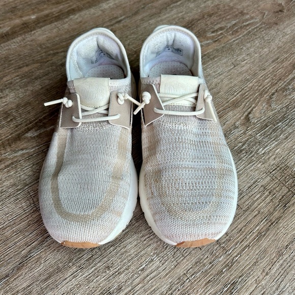 Hey Dude Women’s Sneakers - Picture 3 of 3